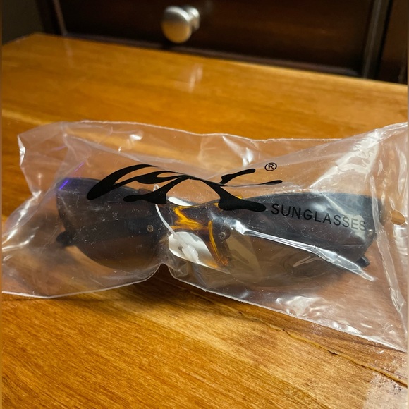 LoopX Sunglasses - Picture 4 of 4